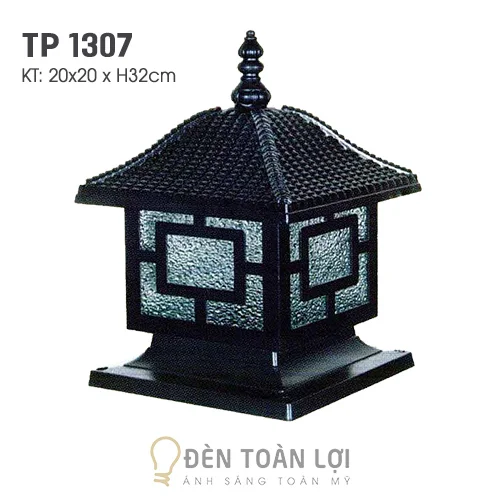 Đèn trụ màu đen trang trí sân vườn