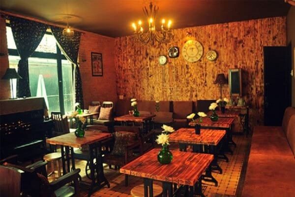 Đèn style tân cổ điển trong quán trà sữa