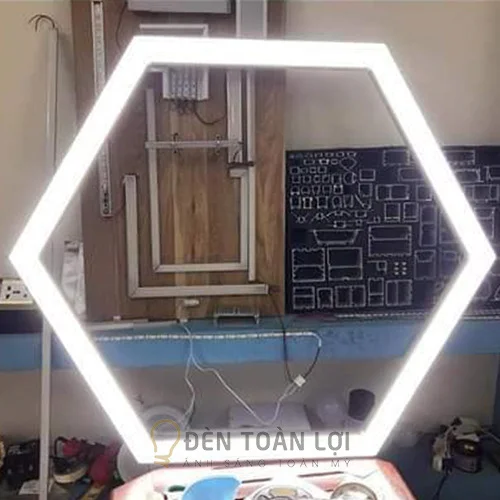 Lắp đặt đèn máng 60cm hình lục giác độc đáo