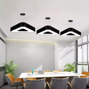 Đèn led thả tam giác tại showroom Đèn Toàn Lợi