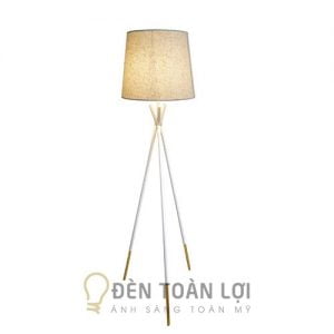 Đèn bàn Mẫu đèn câ đứng 3 chân góc sofa mã DD3032 ĐEN 1