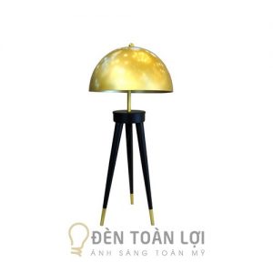 Đèn ngủ để bàn 3 chân cao cấp chóa sơn DB32