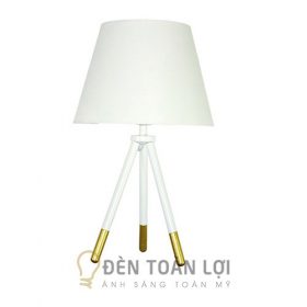 Đèn ngủ để bàn hiện đại 3 chân kiềng thân inox DB3032 1