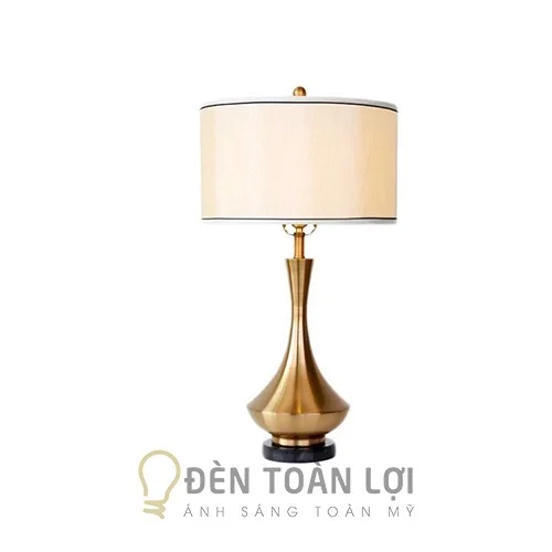 Đèn ngủ để bàn xi vàng với chụp đèn bằng lụa cao cấp DB40