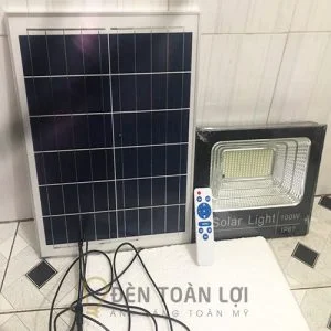 Mẫu đèn pha năng lượng mặt trời 100W giá rẻ Toàn Lợi