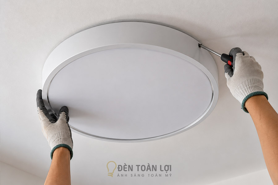Đèn Ốp Trần Phòng Khách: Chọn Cỡ, Chọn Mẫu Và Cách Lắp