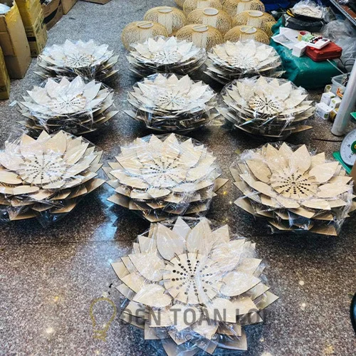 Đèn Gỗ: Mẫu đèn gỗ hoa sen thả trần hoặc treo vách loại lớn TL069