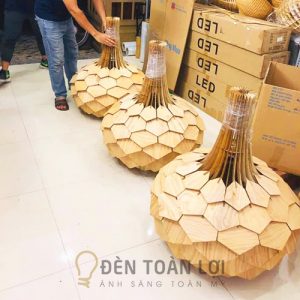 Đèn Gỗ: Mẫu đèn gỗ hình bó hoa thả trang trí sảnh khách sạn size lớn TL075