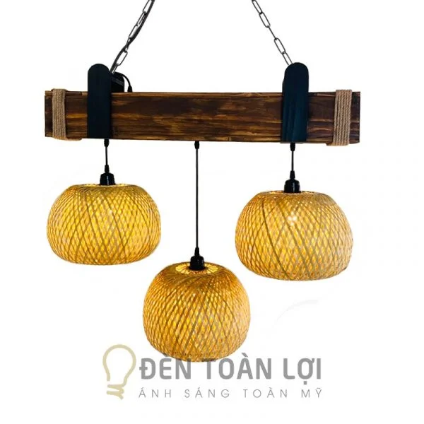 Đèn gỗ màu đen kết hợp long đèn mây tre