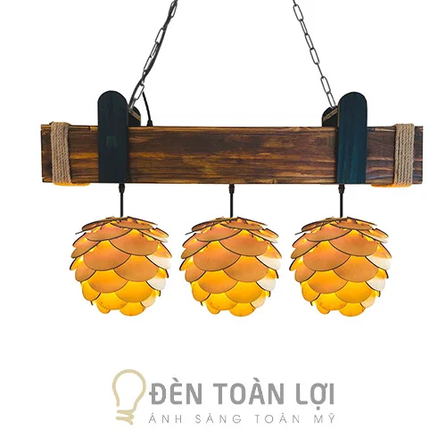 đèn gỗ màu đen hình quả thông trang trí cafe