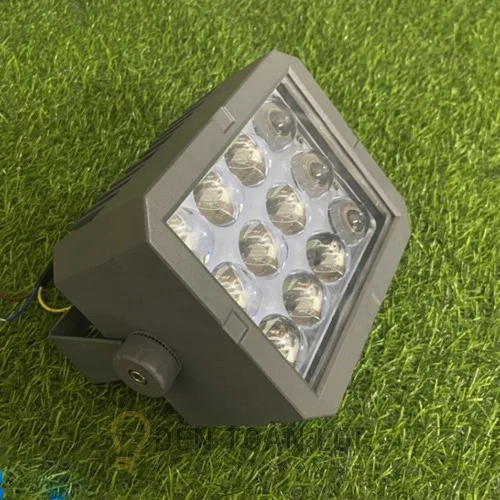 Đèn rọi ngoài trời cột vuông 36W