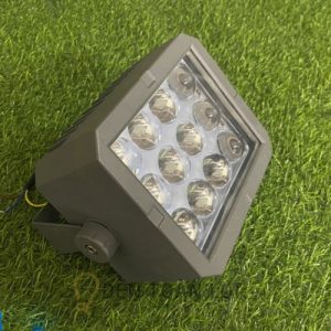 Đèn Rọi Ngoài Trời: Mẫu đèn rọi cột vuông ngoài trời 36W cao cấp