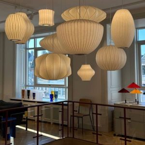 Bộ đèn vải nhiều kiểu treo ngẫu nhiên trang trí sảnh khách sạn