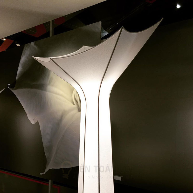 Đèn vải để sàn hoa kèn nghệ thuật trang trí sảnh